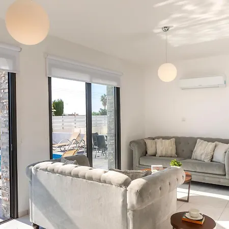 Villa Ammos, Walking Distance To The Sea! Klorakas