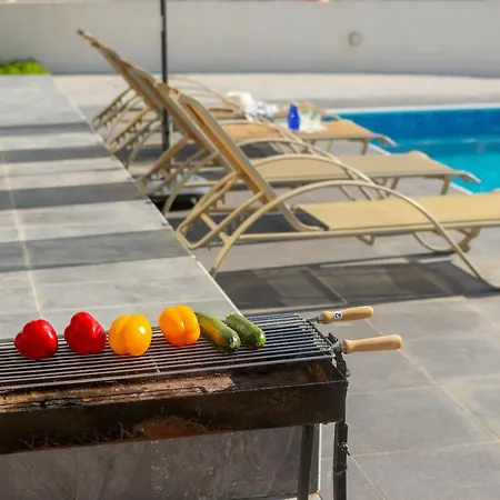 Ammos, Walking Distance To The Sea! וילה